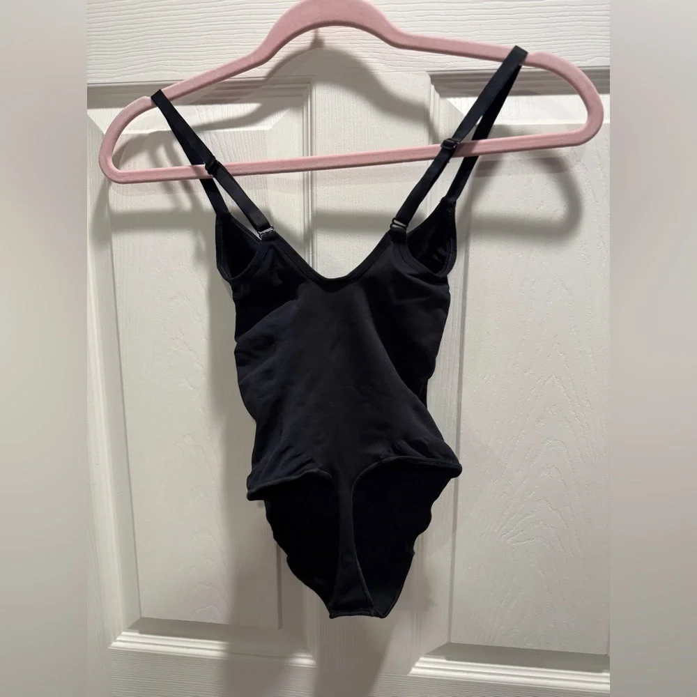 SKIMS Seamless Sculpt Thong Bodysuit Black Size Large NWOT - Picture 7 of 10